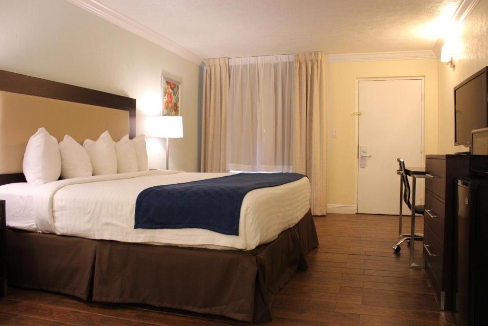 Premium King Room interior