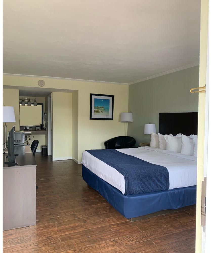 Standard King Room interior